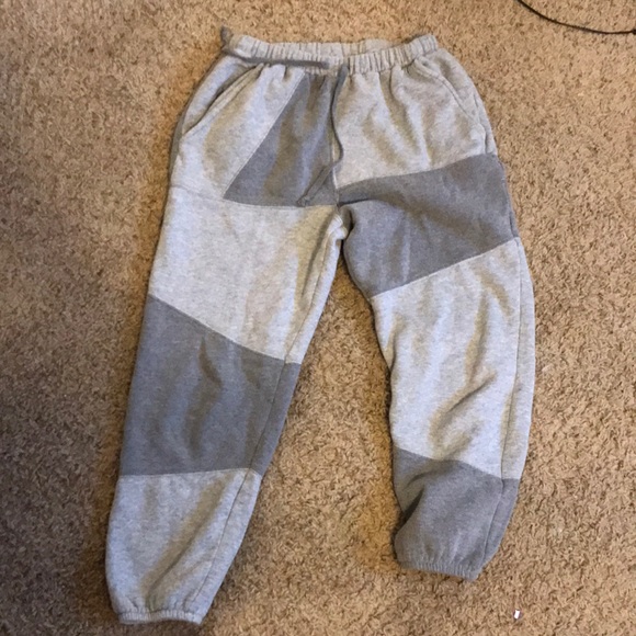 I’m selling these sweatpants! They are really comfortable and stylish❤️ - Picture 1 of 2